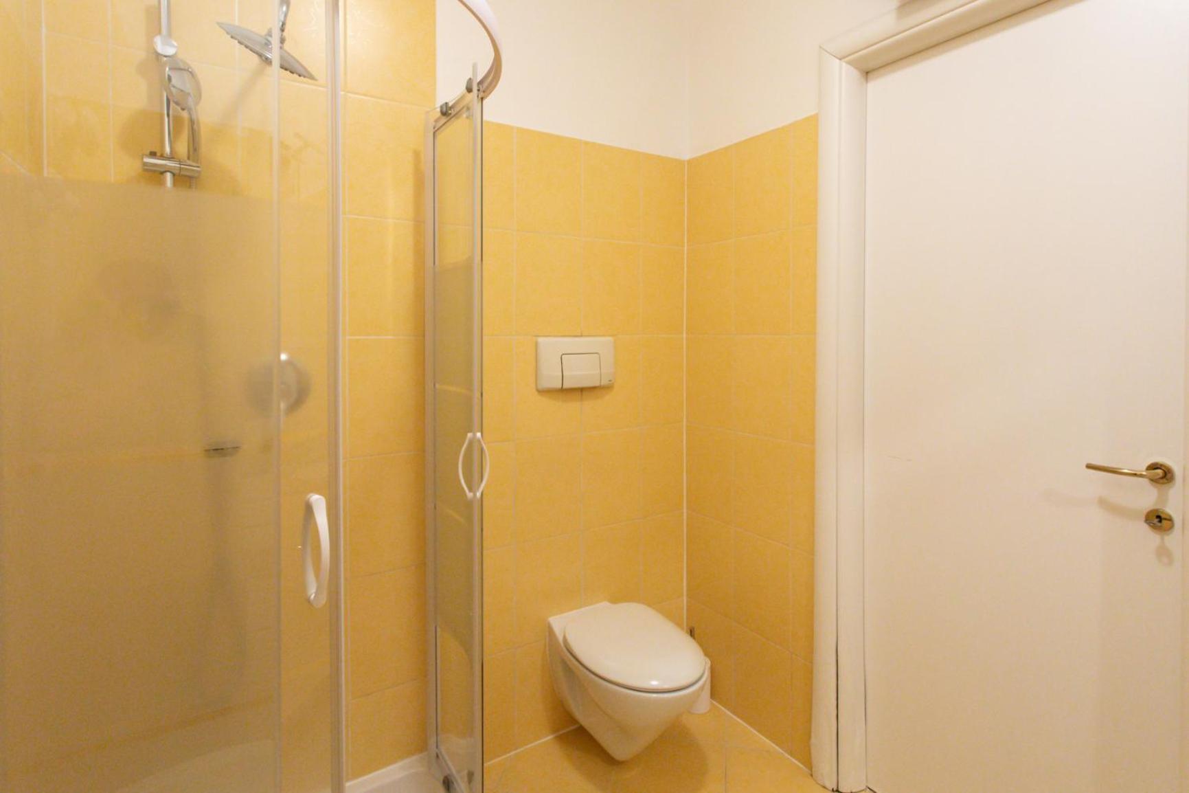 #13 Orange Ac Wifi Balcony 3mins Walk Sea Front *